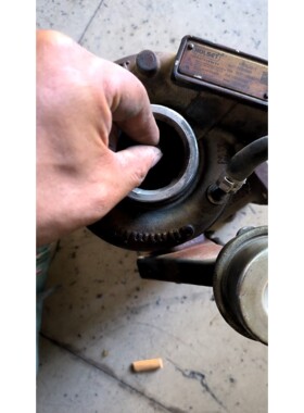 霍尔塞特HOLSET涡轮增压器，型号HE200WG，原装拆车议价产品