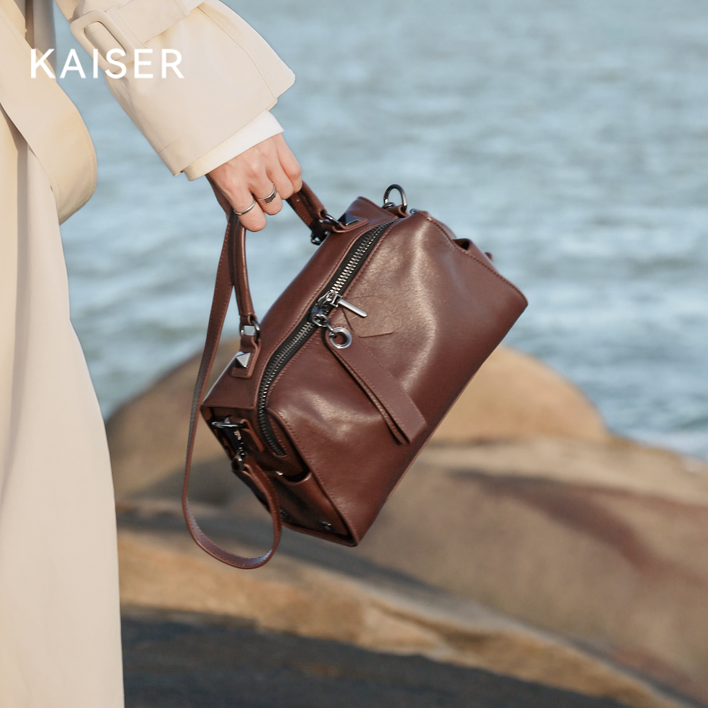 头层植鞣牛皮通勤休闲枕头包