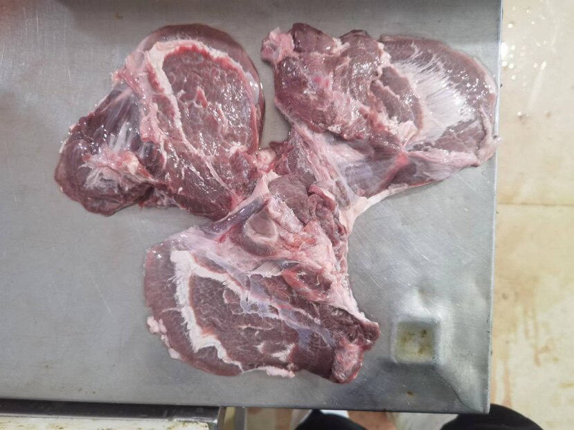 鲜冻黄牛大脸肉，无油不毛糙没有碎的 每件40斤自家屠宰长期供应