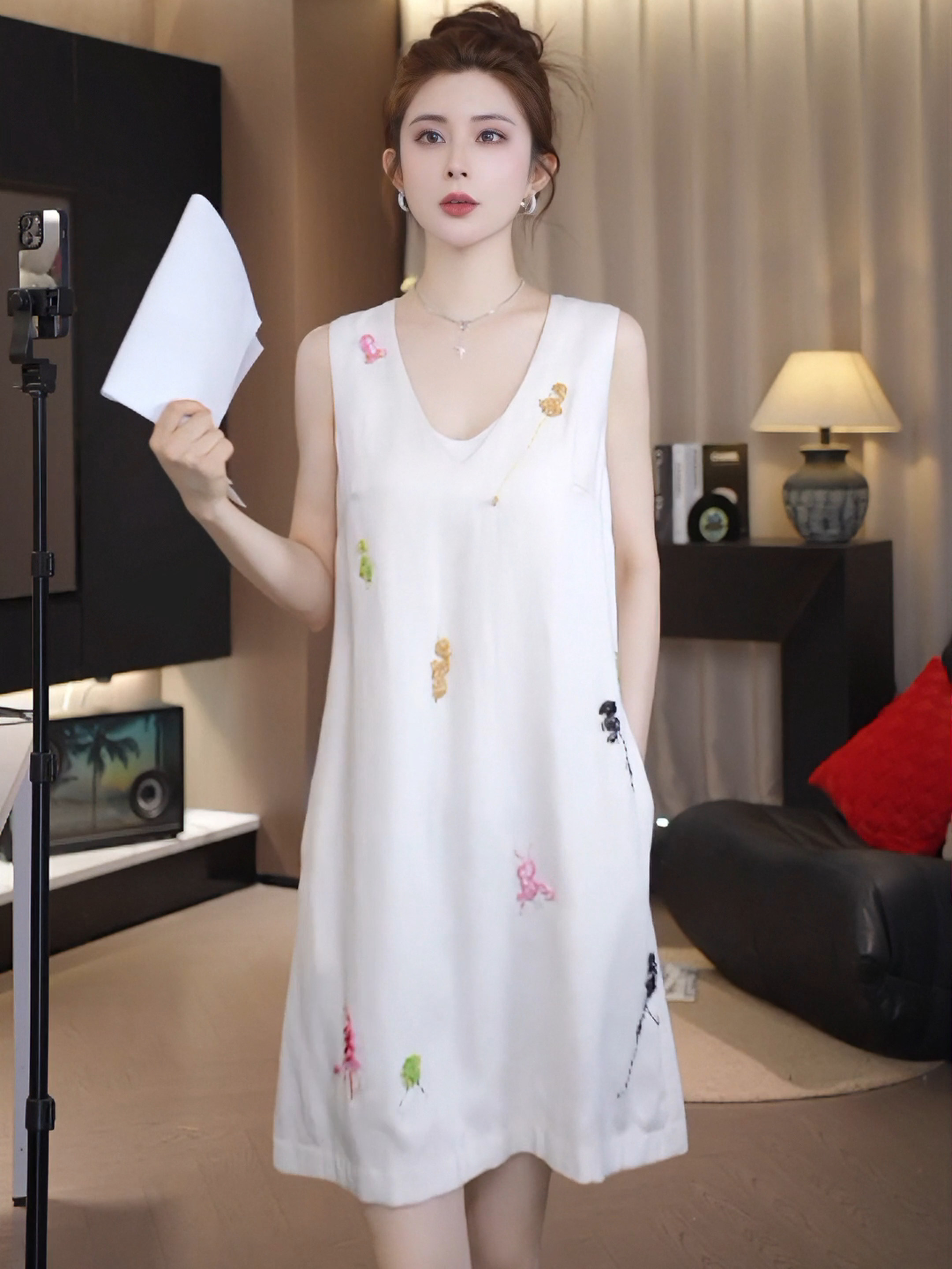 2026夏季新款女装设计感洋气V领无袖背心套头连衣裙时尚百搭裙子
