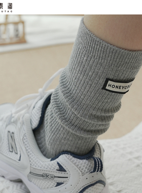 灰色堆堆袜子女秋冬款黑白色中筒袜ins潮个性布标运动防臭长筒袜