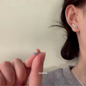 ouswa耳饰 夏天配个吊带裙yyds耳夹少女耳钉 蓝色小松果滴釉工艺