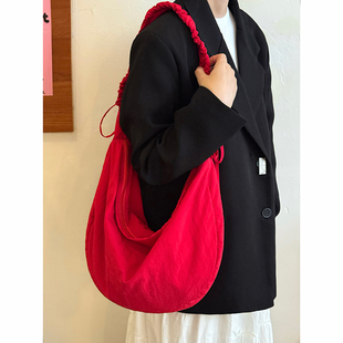 韩系褶皱抽绳云朵包女新款大容量慵懒风单肩斜挎包百搭通勤包包