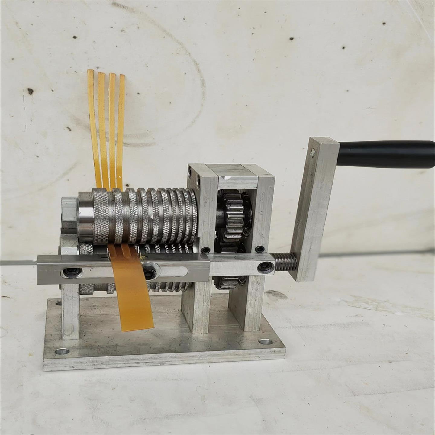 电动塑钢带分切机塑料分割切条分条编织开条器打包分塑钢条开条机