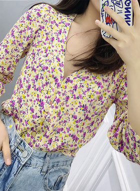 酷伽韩版时尚复古V领单排扣优雅碎花小衫甜美百搭上衣8979