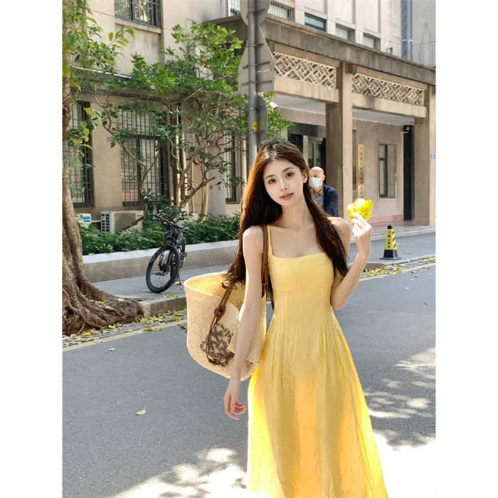 法式黄色吊带连衣裙女夏海边度假连衣裙