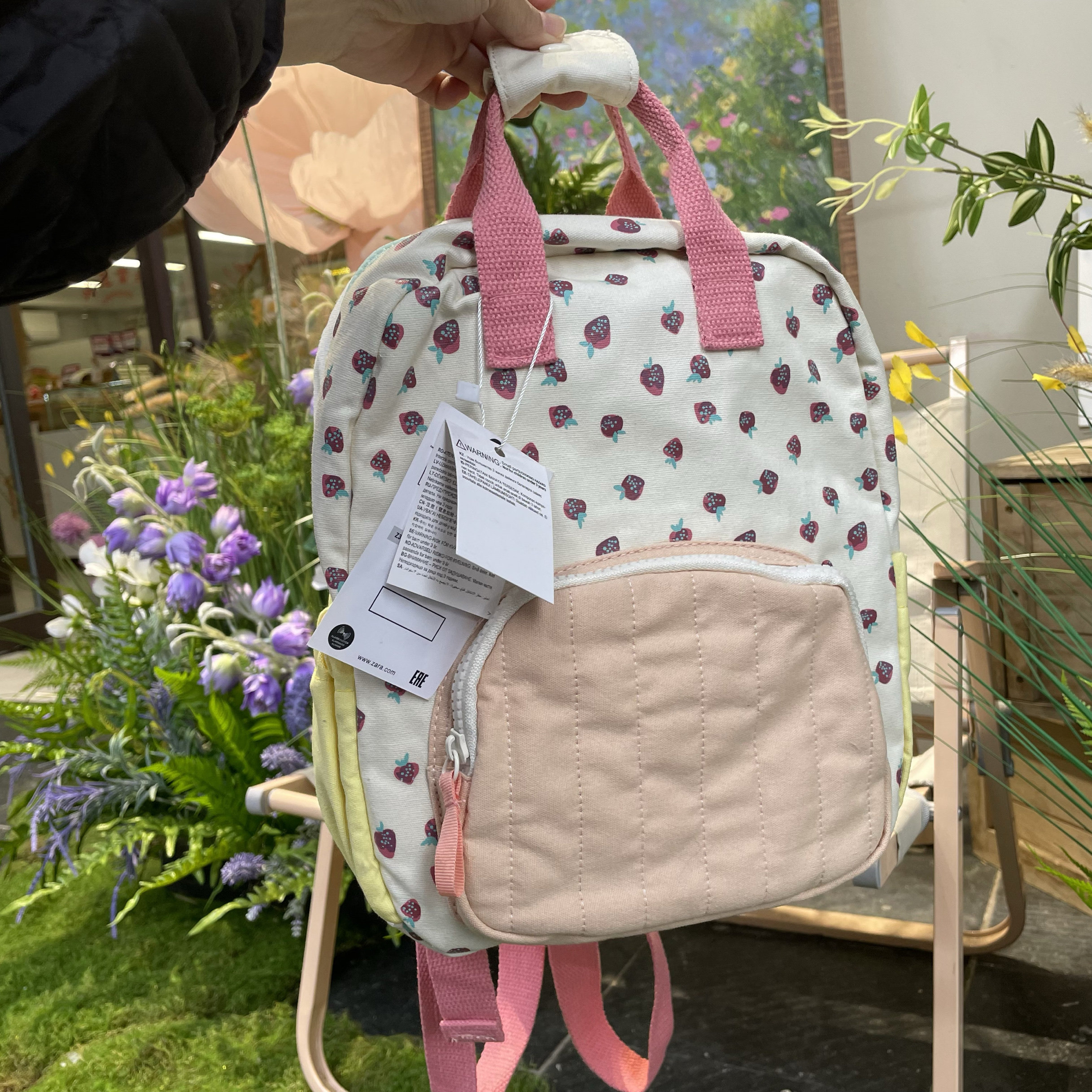 Z家新款女生书包帆布草莓双肩背包儿童多巴胺拼色印花幼儿园书包