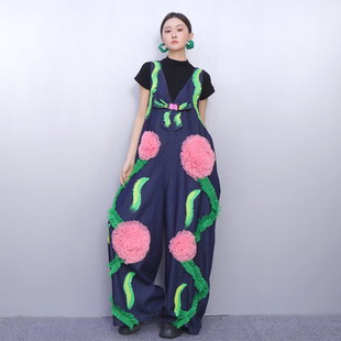 2025秋冬新款女牛仔连体裤立体花朵印花背带裤时尚显瘦宽松遮肉