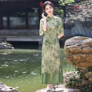 绿色旗袍新中式复古印花中袖改良版奥黛女连衣裙2025夏季新款日常