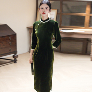 金丝绒绿色改良 收腰丝绒复古女年轻款 2025年秋冬旗袍长款 国风修身