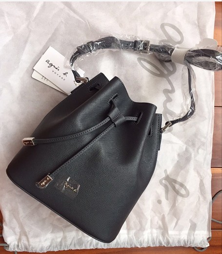 agnes b.女士时尚牛皮革水桶包休闲女单肩斜挎包潮流简约个性包包