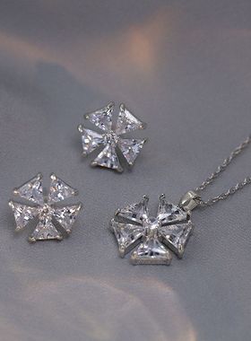 项链女网红爱心锆石花朵小众时尚新款设计感吊坠气质套装钛钢项链