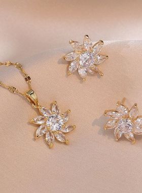 项链女网红向日葵锆石花朵小众时尚新款设计吊坠气质套装钛钢项链