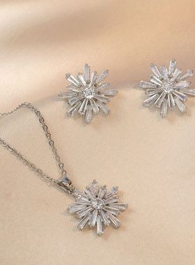 项链女网红雪花锆石花朵小众时尚新款设计感吊坠气质套装钛钢项链
