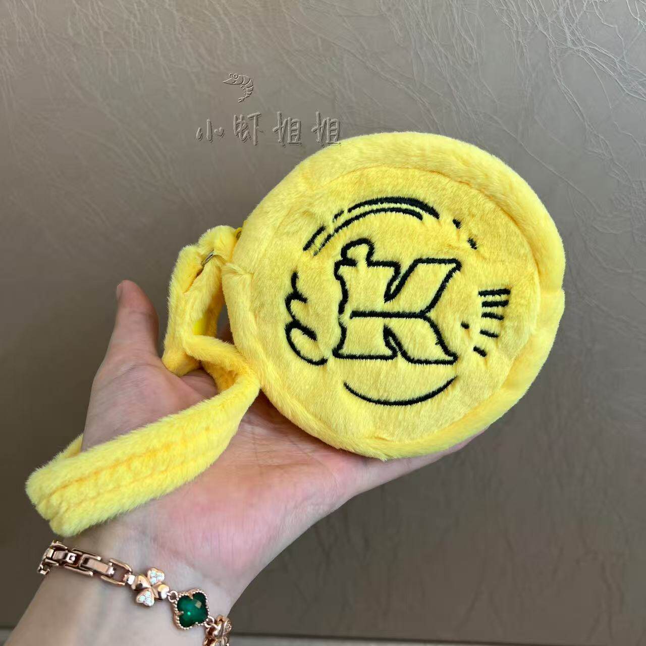 科颜氏黄色可爱毛绒耳机零钱挂件收纳圆形随身钥匙包手拎包