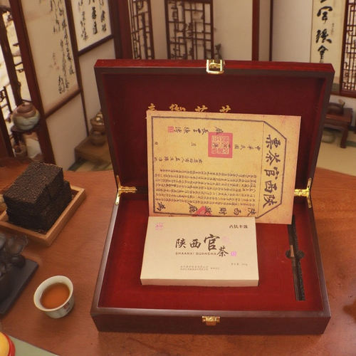 秦御金花茯茶红木礼盒