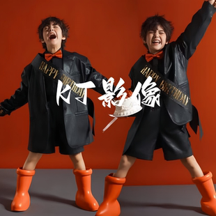 男童黑色皮衣模卡摄影主题写真街拍儿童T台走秀舞台表演出潮服装