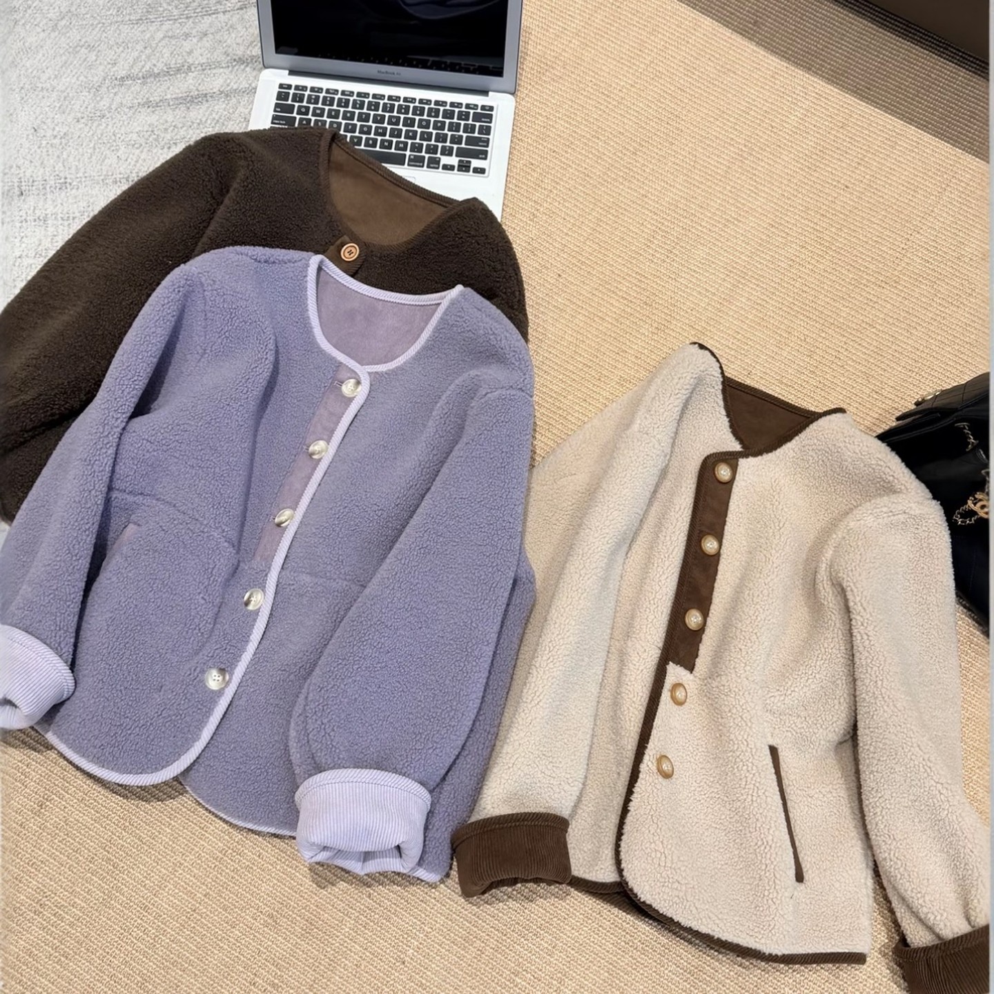 设计感拼接圆领皮毛一体短外套女装2025冬季爆款时尚洋气保暖上衣,女装/女士精品,短外套,淘宝优惠券,粉丝福利购,淘宝优惠卷