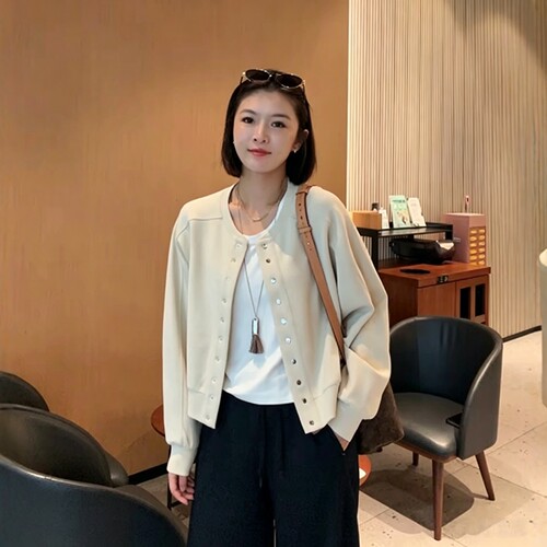 爆款极简风圆领棒球服短外套