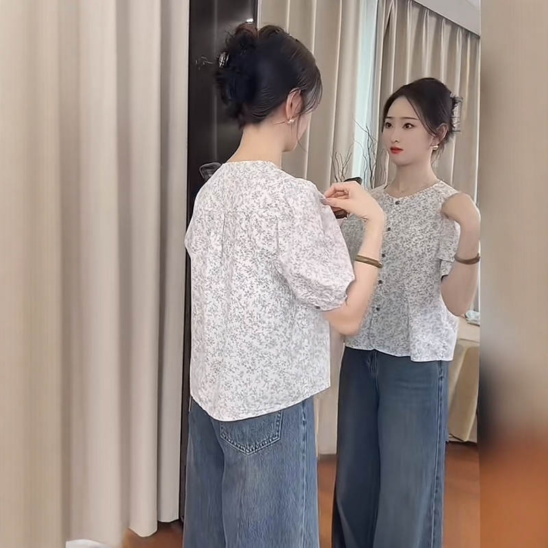 高级感碎花超好看短袖圆领衬衫女