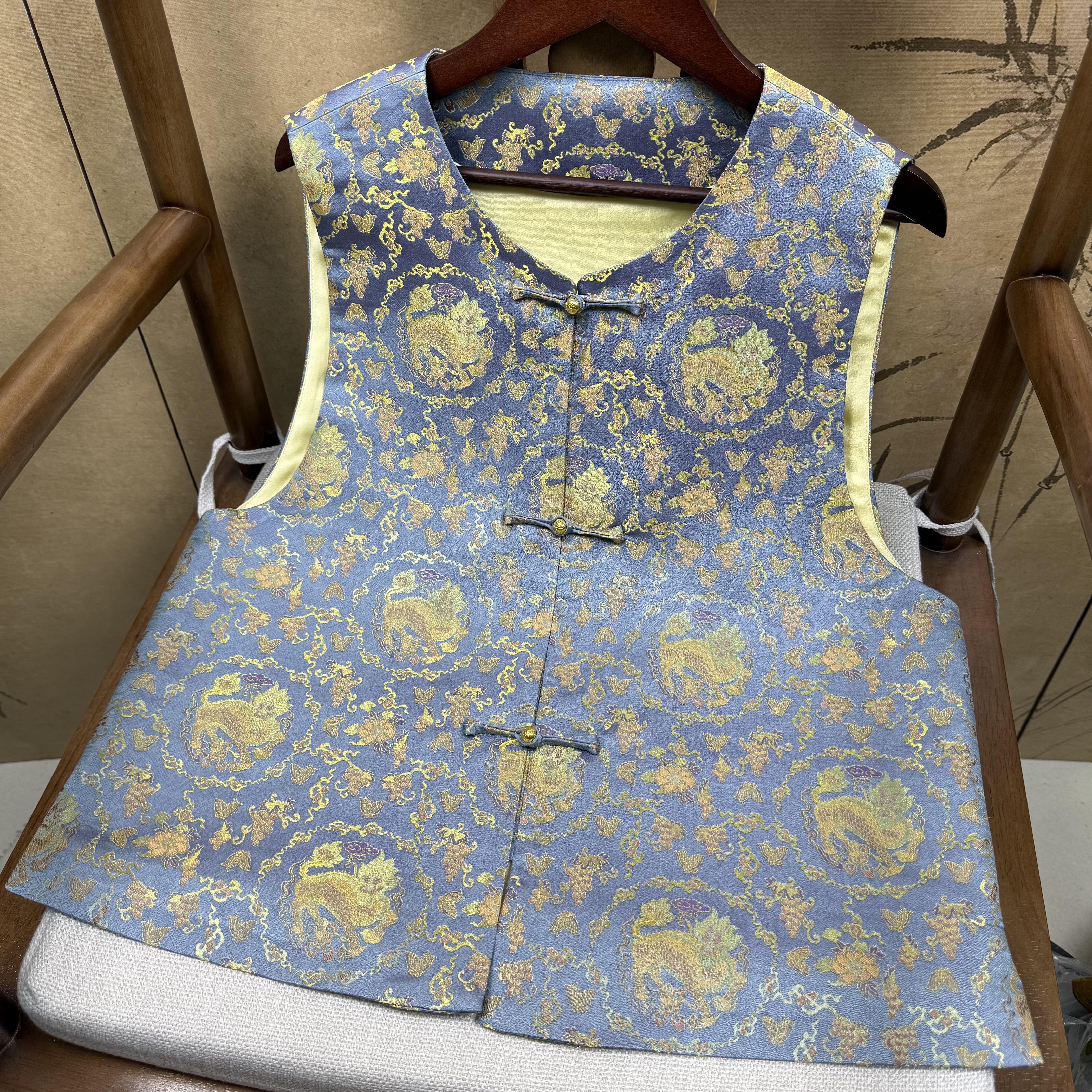 100%桑蚕丝30姆米麒麟祥云织金老宋锦对襟马甲新中式国风气质款