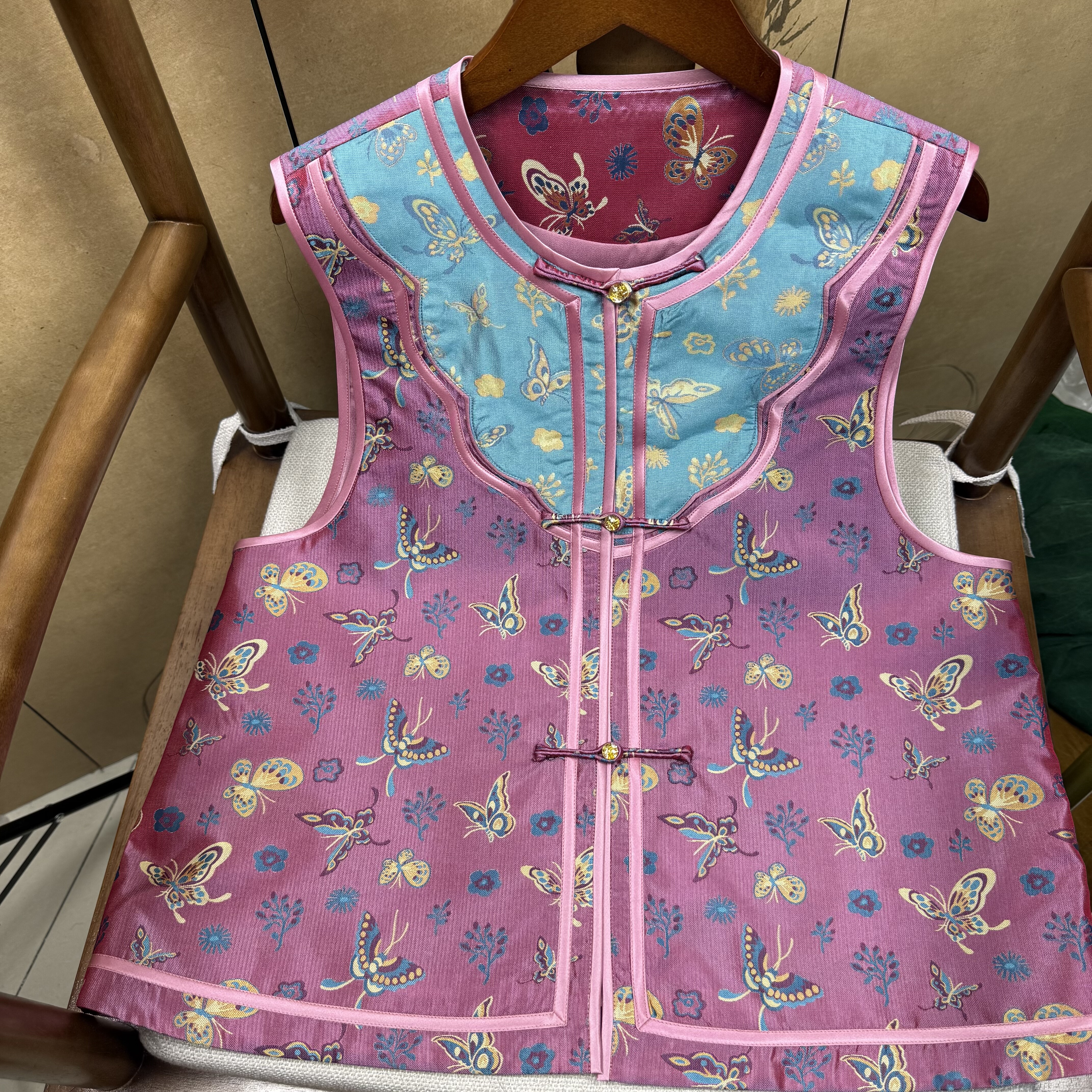 100%桑蚕丝蝶恋花蜀锦云肩拼接本布扣新中式气质马甲国风搭配,女装/女士精品,马夹,淘宝优惠券,粉丝福利购,淘宝优惠卷