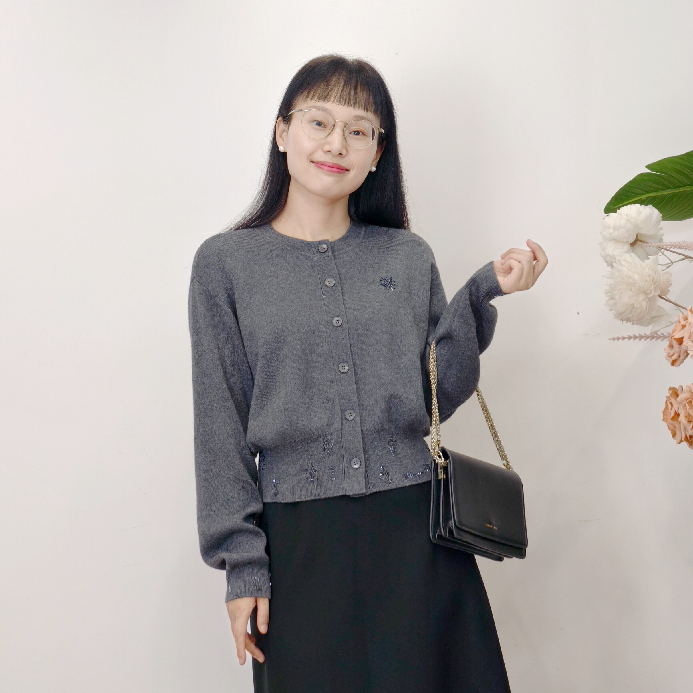 可路莎专柜253200春秋钉珠破洞设计感圆领针织衫开衫外套女图片