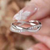 S925莫桑石戒指诗诗款 缠绕微镶钻戒轻奢百搭交叉细款 镀银戒指女