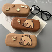 2025年秋冬新品 可爱卡皮巴拉便携框架防压收纳复古木纹抗压眼镜盒
