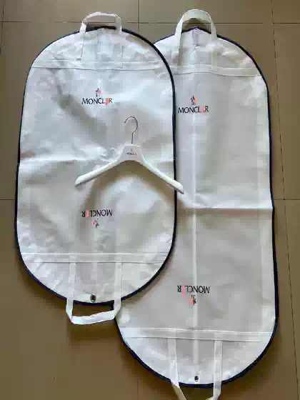 In-Stock Monclr Dust-Proof Hanger Cover for down Jackets, down Storage Bag, Specialized Hanger for Clothing Stores