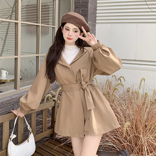 实拍 连帽风衣外套女秋2025新款短款小个子英伦风设计感收腰大衣