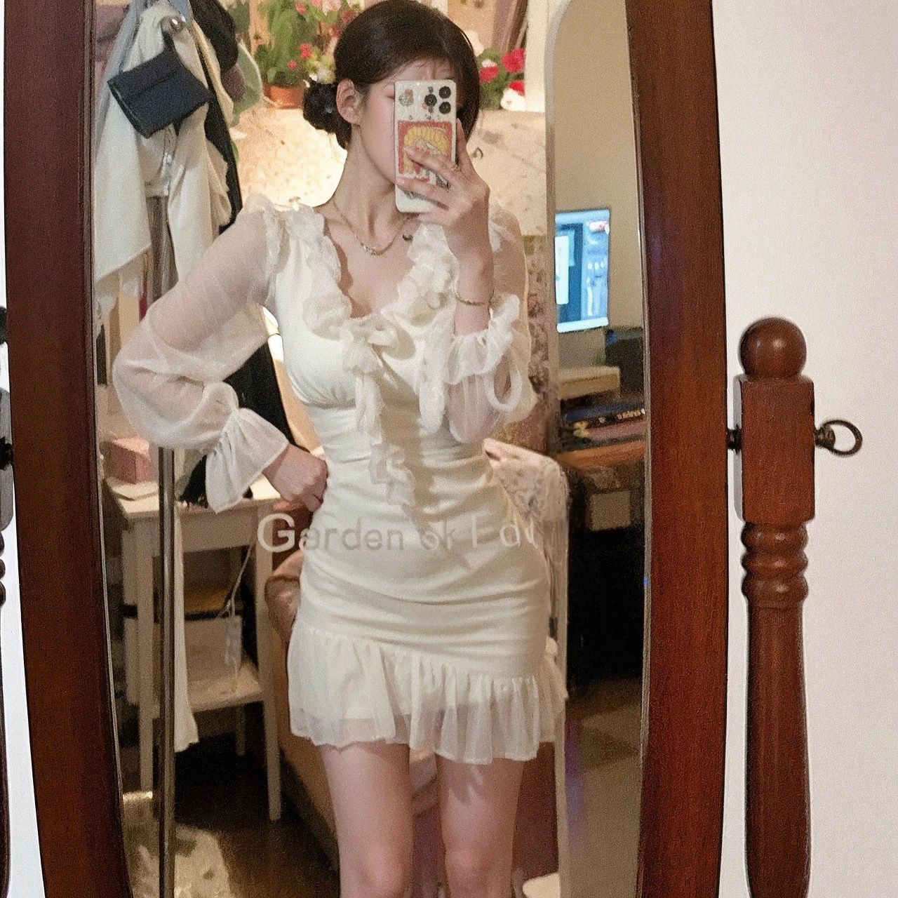 图图小有名气法式温柔风荷叶边v领长袖连衣裙收腰显瘦气质包臀裙