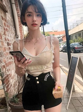 图图小有名气黑色带钻牛仔高腰显瘦腿精显腿长超短裤辣妹2024新款