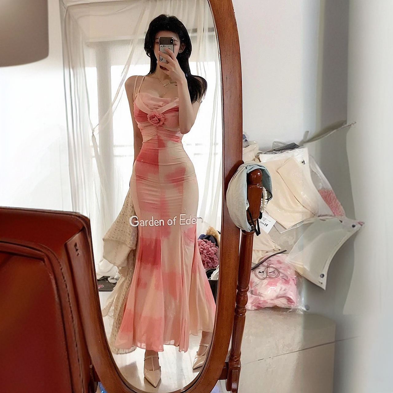 图图小有名气的玛格丽特玫瑰印花吊带连衣裙女