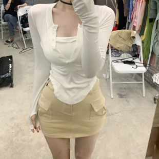 显瘦打底针织T恤 上衣纽扣修身 图图小有名气 u型性感长袖