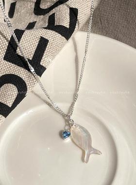 2026逍遥游~小红书爆款仿贝母小鱼吊坠项链个性创意设计学生闺蜜