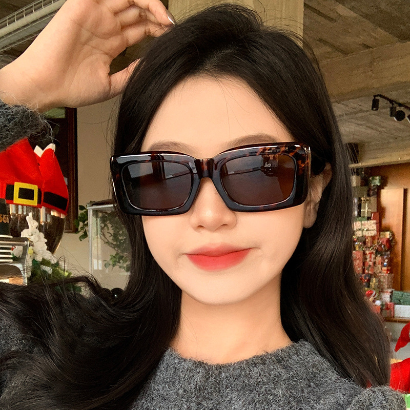 新款欧美街头时尚凹造型墨镜女潮网红方形遮阳太阳眼镜画线