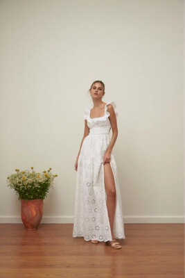 泰国潮牌 pleased 白色镂空花朵芳领荷叶边连衣裙