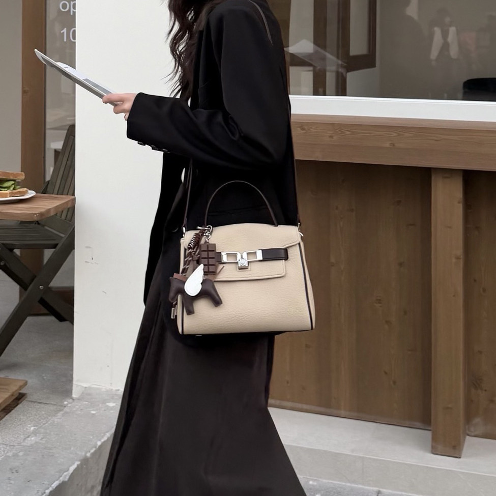 高级感小众撞色托特包女2026新款简约手提斜挎包百搭软皮单肩包包