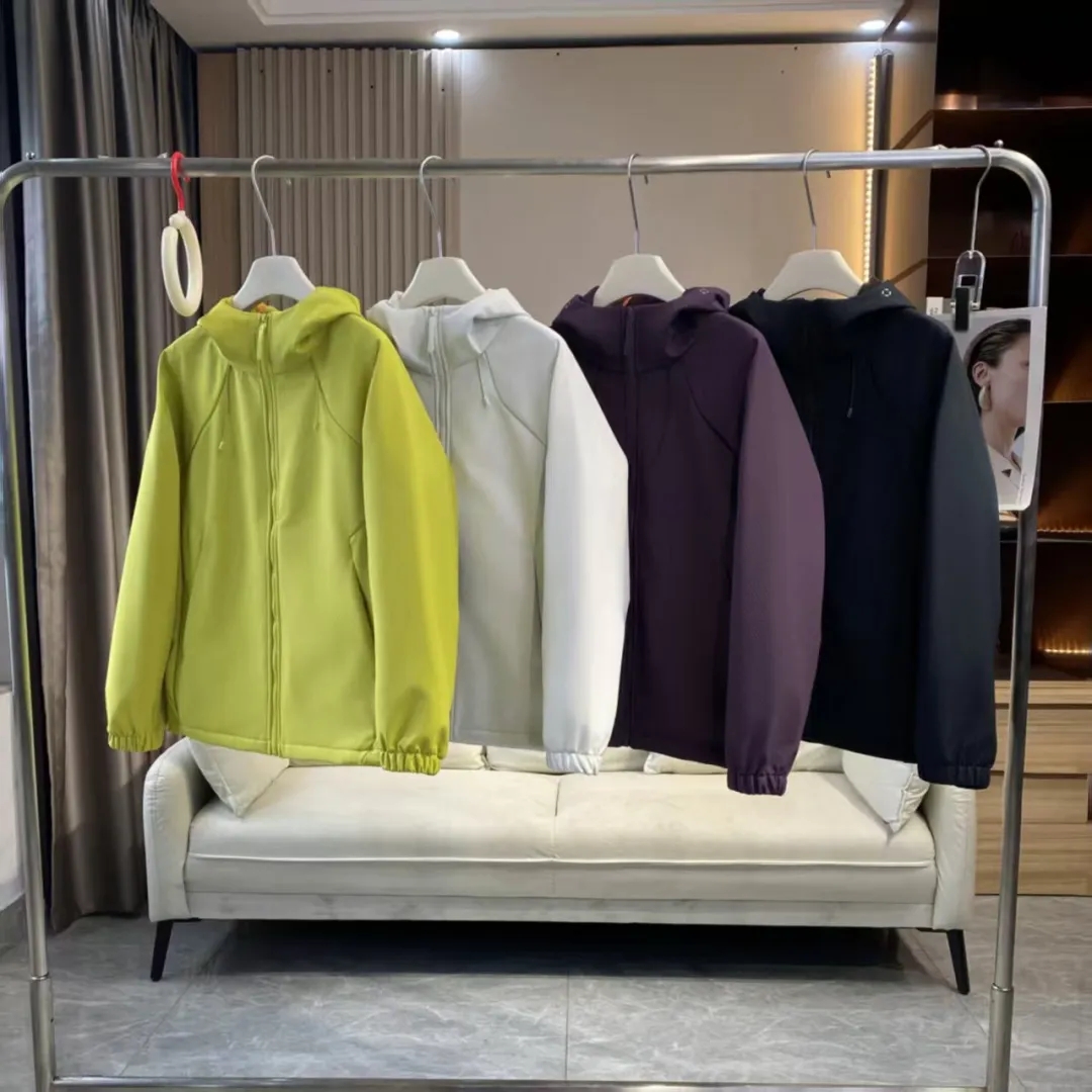 连帽保暖防风防水软壳冲锋夹克