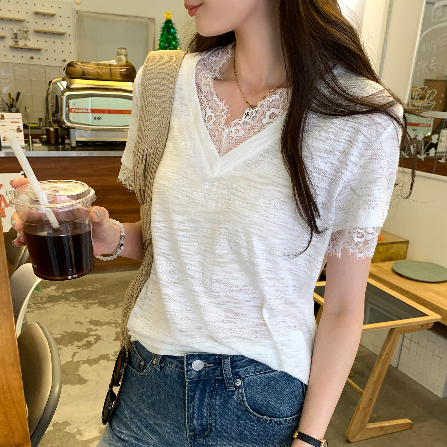 2025夏季新款辣妹纯欲风V领蕾丝拼接短袖T恤女修身显瘦打底上衣潮