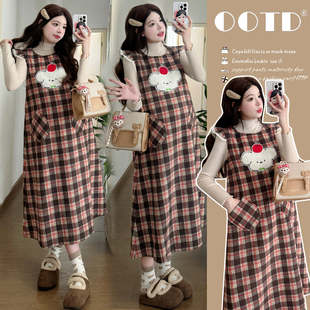 新款 秋冬2025洋气法式辣妈俏皮减龄格纹背心裙孕妇装两件套