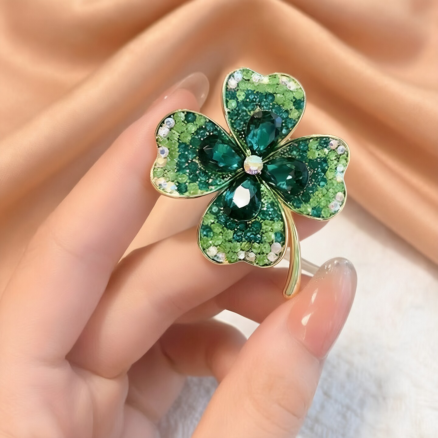 四叶草胸针胸花轻奢百搭高级感