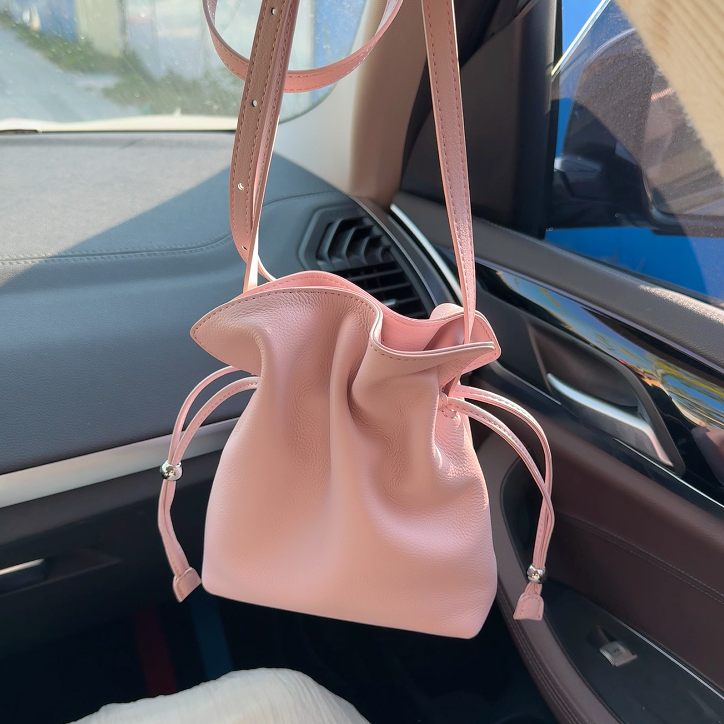 小众真皮迷你福袋包女褶皱抽绳云朵包2026新款单肩斜挎手机零钱包,箱包皮具/热销女包/男包,通用款女包,淘宝优惠券,粉丝福利购,淘宝优惠卷