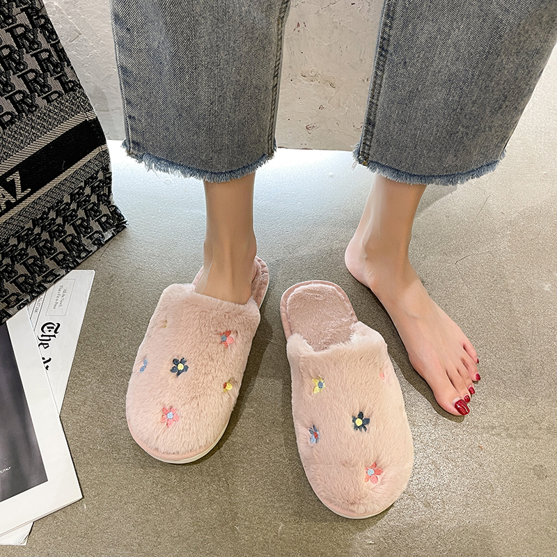 软软糯糯甜美可爱刺绣小花毛绒拖鞋女冬季居家软底舒适加绒棉拖鞋