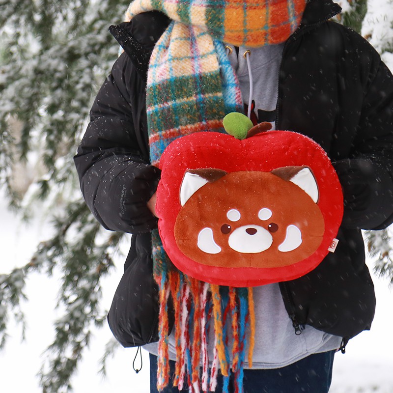 歪瓜出品都是小熊猫苹果暖手枕