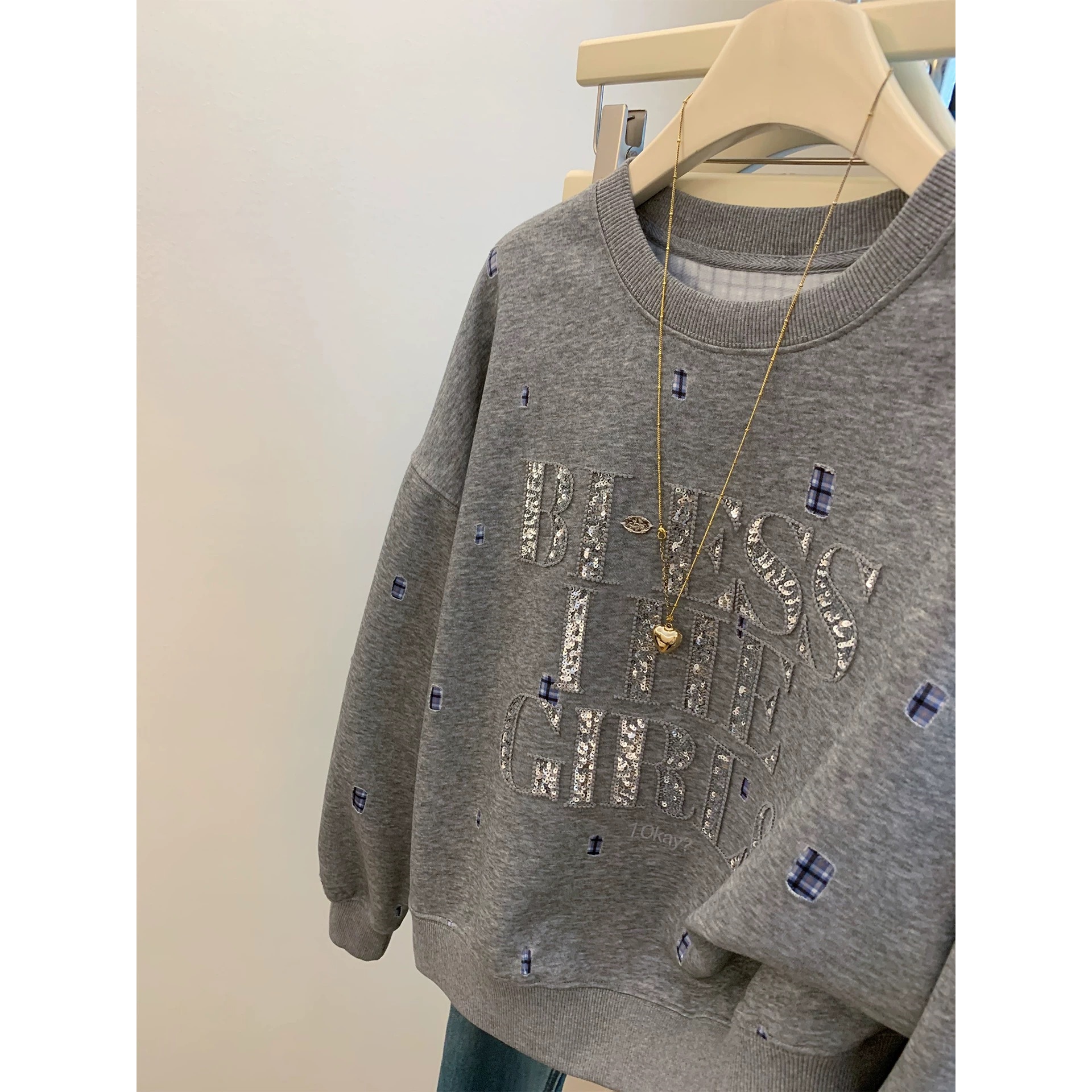 2025新款秋冬百搭设计感重工刺绣亮片字母卫衣女宽松显瘦上衣潮