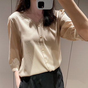 米黄色重磅真丝提花缎衬衫女款2025春夏缎面V领桑蚕丝七分袖衬衣