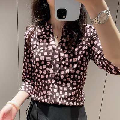 春夏新品粉色印花V领32针真丝针织T恤休闲气质减龄桑蚕丝套头上衣