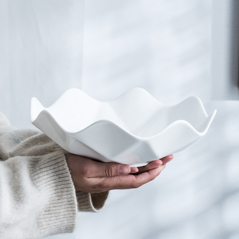 创意时尚纯白陶瓷水果盘沙拉金边零食水果盆简约家居客厅装饰现代